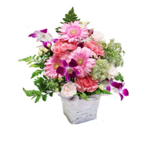 バラと季節のお花のアレンジメント